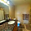 Deluxe Downtown Condo Close to Everything!