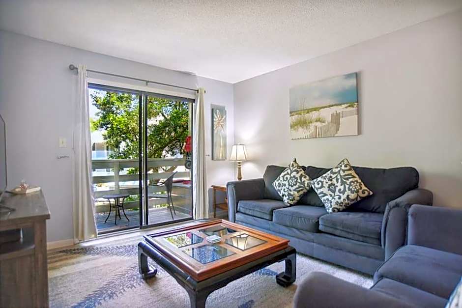 5 stars Peaceful Condo - 7 min walk to the beach