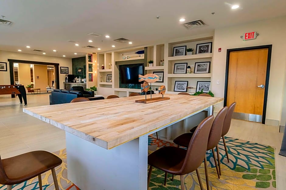 Gateway Hotel & Suites, an Ascend Hotel Collection Member