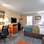 Econo Lodge Inn & Suites