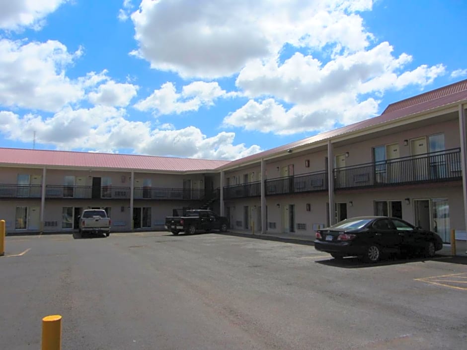 Super 8 by Wyndham Lubbock Civic Center North