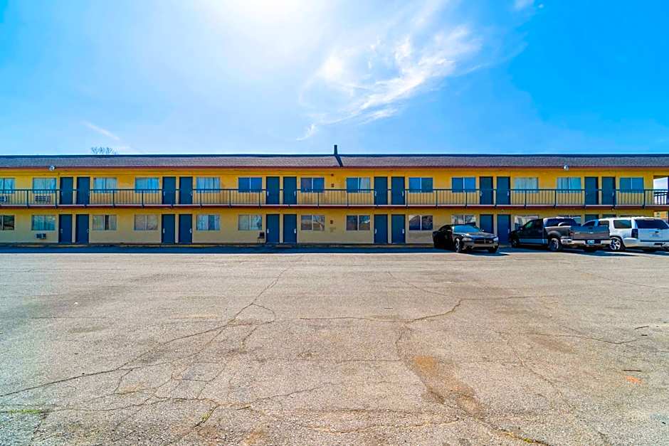 Castle Inn & Suites By OYO Chickasha