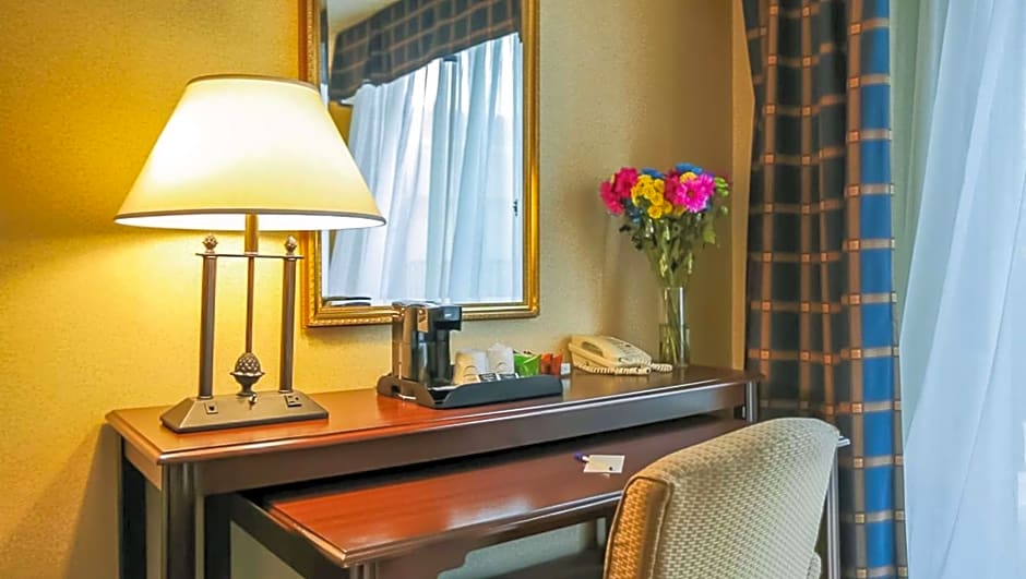 Magnuson Grand & Conference Center Somerset-Bridgewater