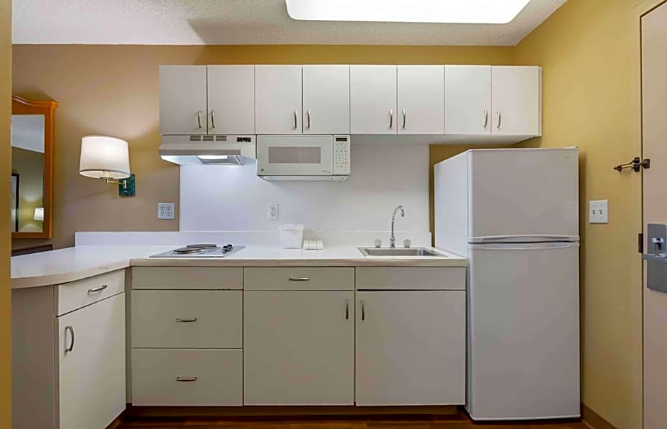 Extended Stay America Suites - Kansas City - Country Club Plaza