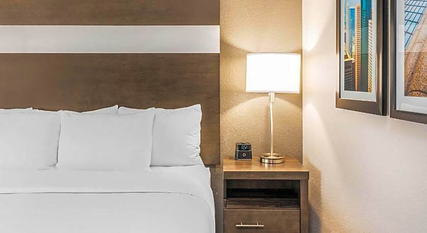 La Quinta Inn and Suites by Wyndham Houston Spring South