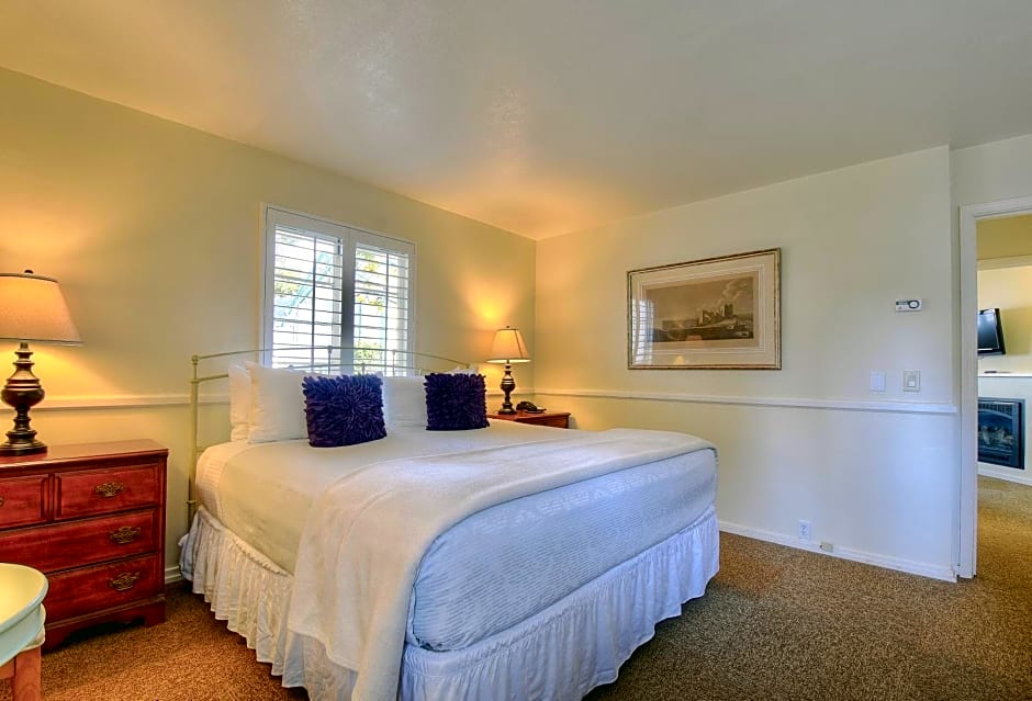 Carmel Green Lantern Inn