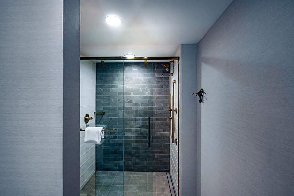 Hotel Fort Des Moines, Curio Collection by Hilton