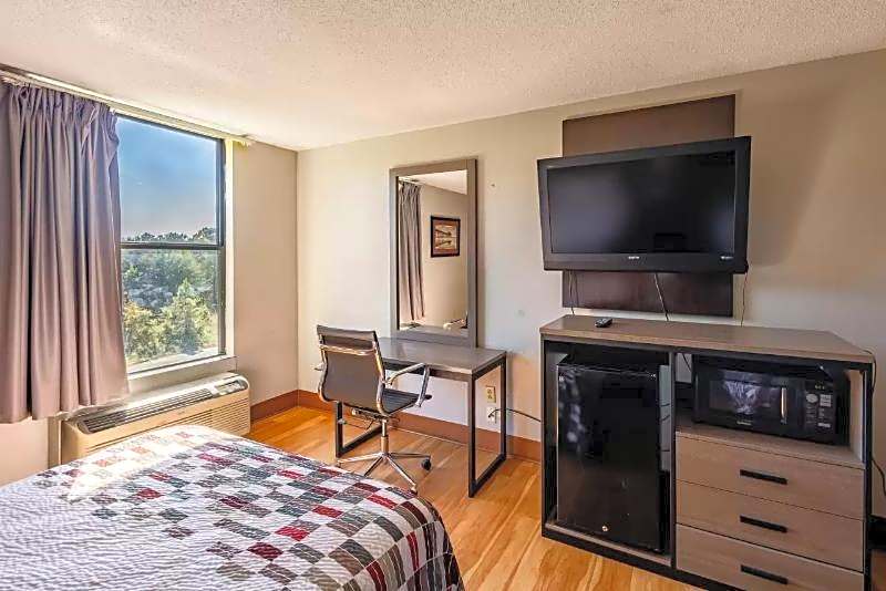 High Point Inn & Suites