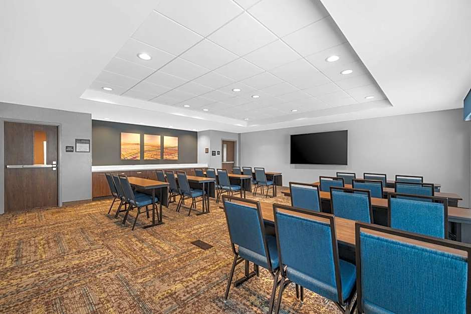 Hampton Inn & Suites Bakersfield Central