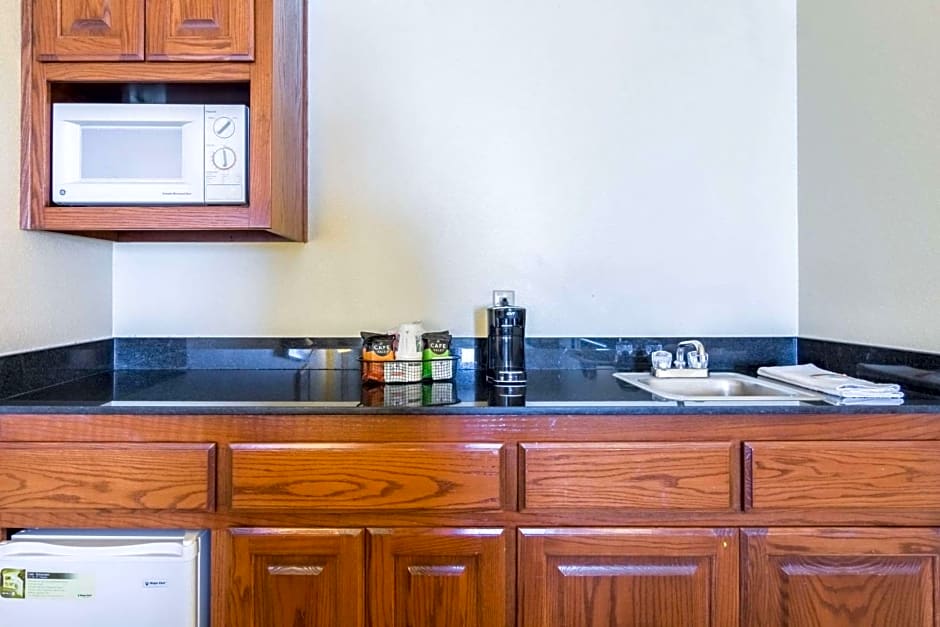 Quality Inn & Suites Alma - Fort Smith Northeast