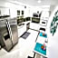 Beautiful penthouse condo with stunning views of both ocean and city