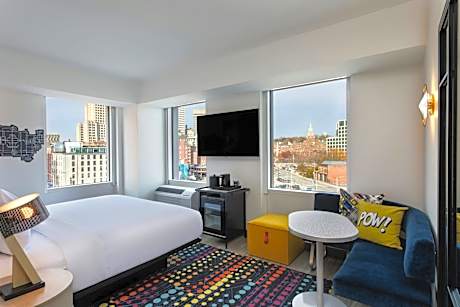 Aloft King Room with City View and Tub - Mobility/Hearing Accessible