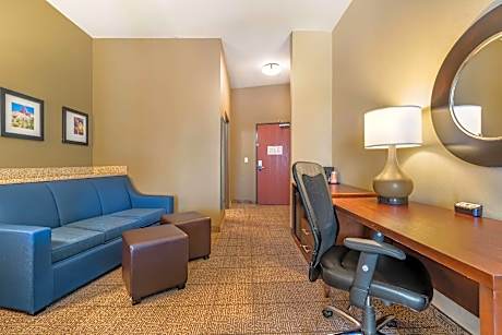 2 Queen Beds, Suite, Nonsmoking