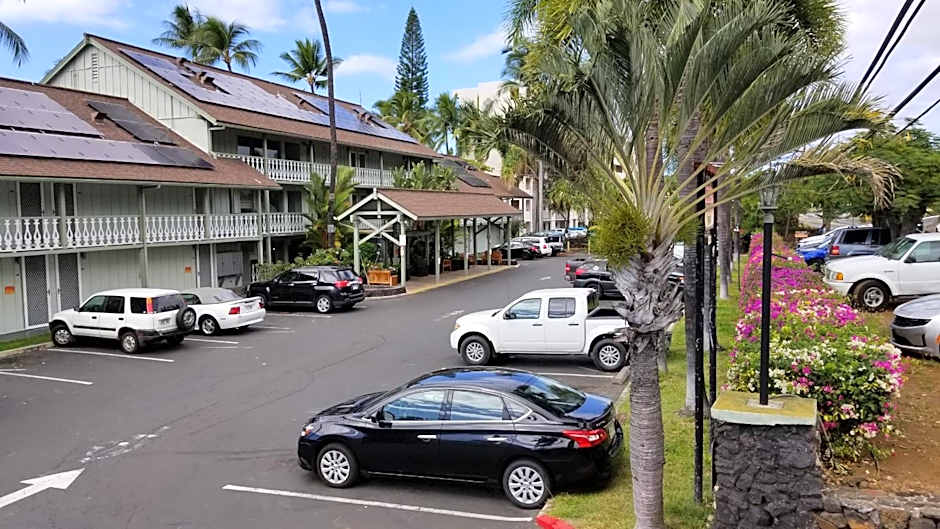 DOWNTOWN Hawaiian Theme Condo with Hot Tub, Pool & Beach - Kona Islander Inn