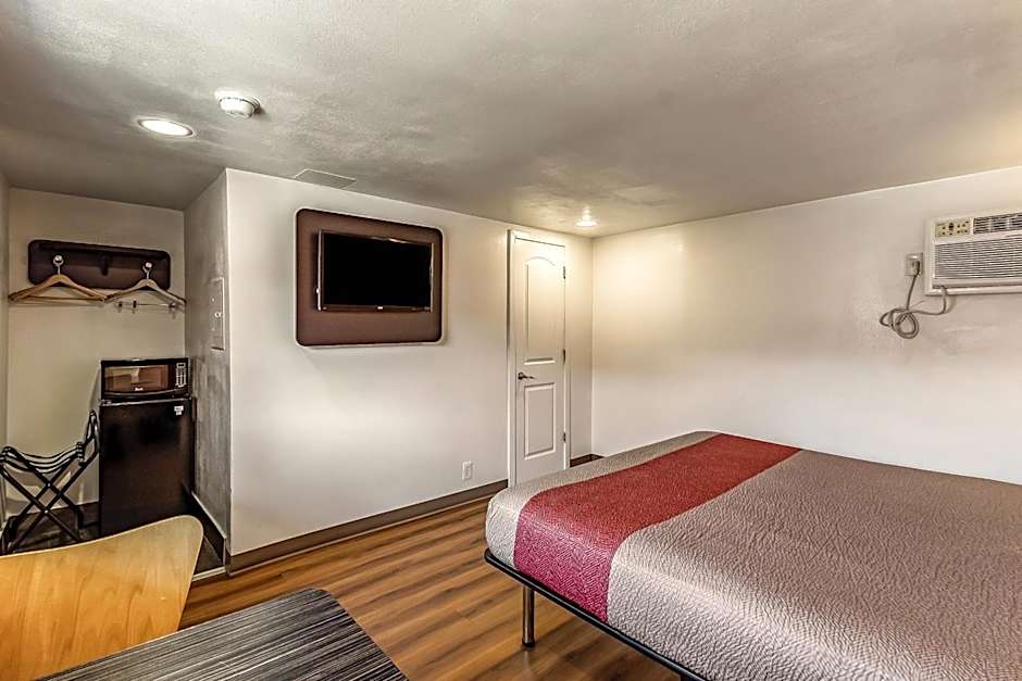 Motel 6 Elizabeth NJ Newark Liberty Intl Airport