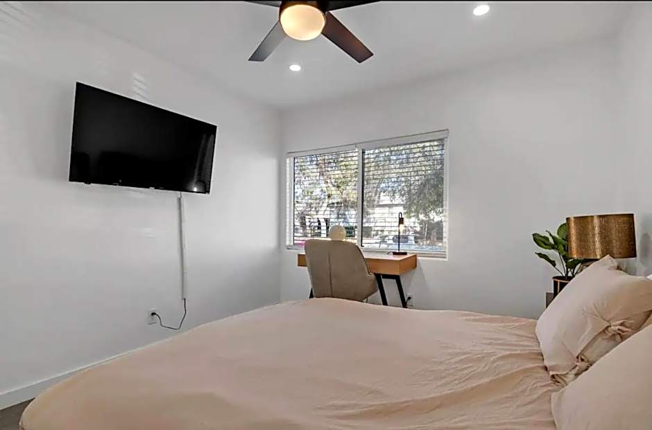 Luxury Mid City Home With Firepit