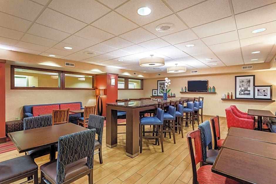 Hampton Inn By Hilton Milwaukee-Airport