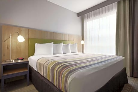 1 King Bed, Suite, Nonsmoking