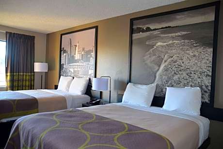 2 Queen Beds Non-Smoking