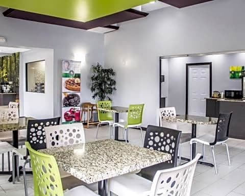Quality Suites I-44