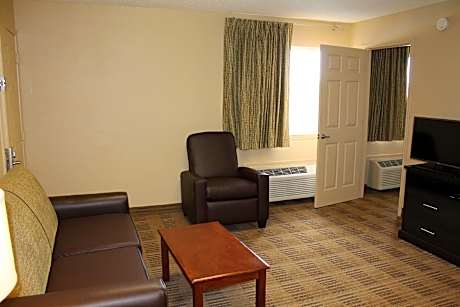 Suite 2 Doubles Accessible Non-Smoking