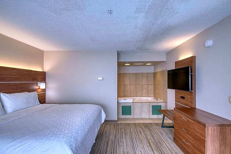 Holiday Inn Express Hotel & Suites Oshkosh - State Route 41