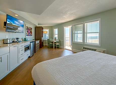 Deluxe King Suite