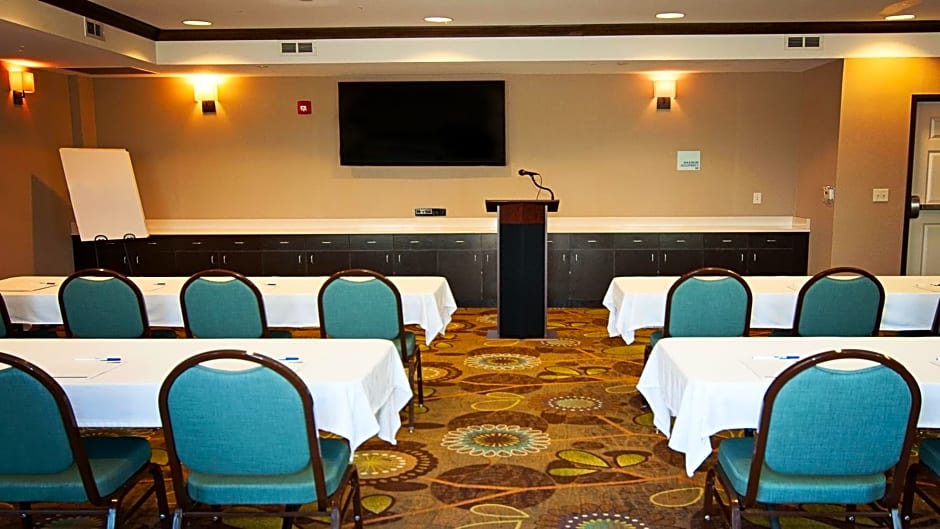Holiday Inn Express Hotel & Suites Wichita Northeast