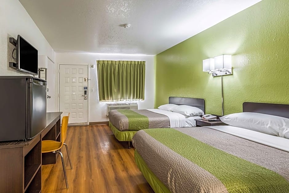 Motel 6-El Paso, TX - East