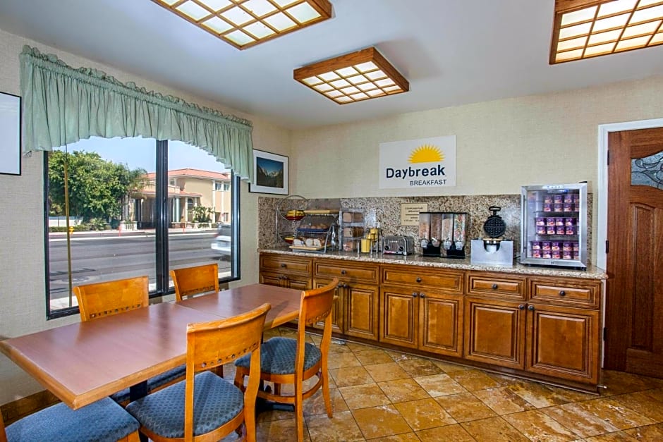 Days Inn by Wyndham Anaheim Near the Park