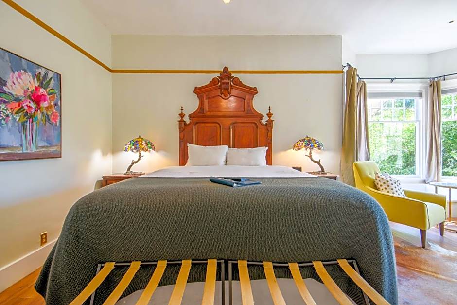 Cedar Gables Inn