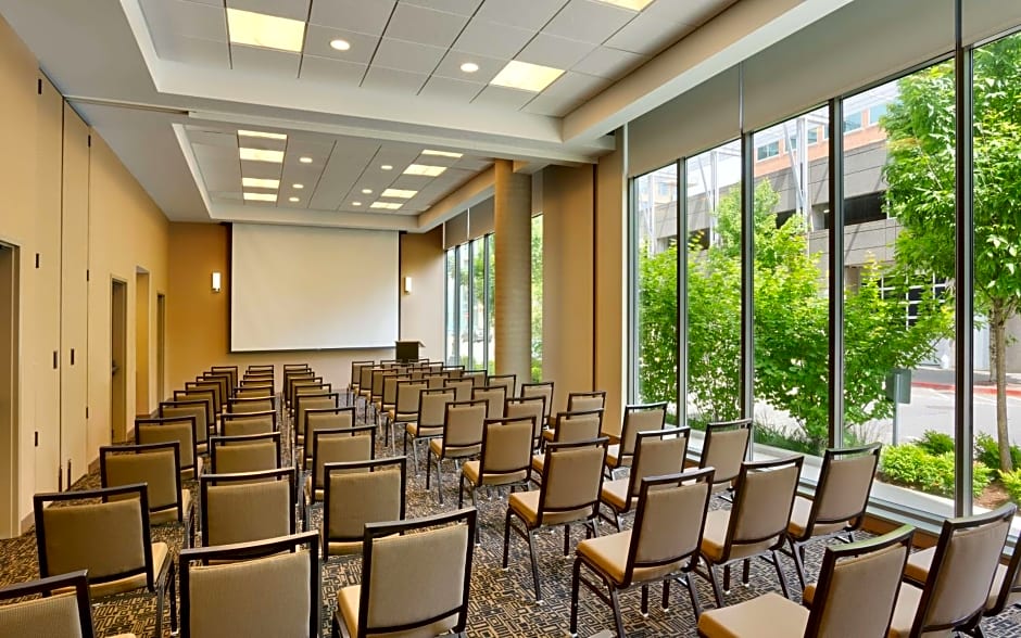 Hyatt House Portland / Downtown