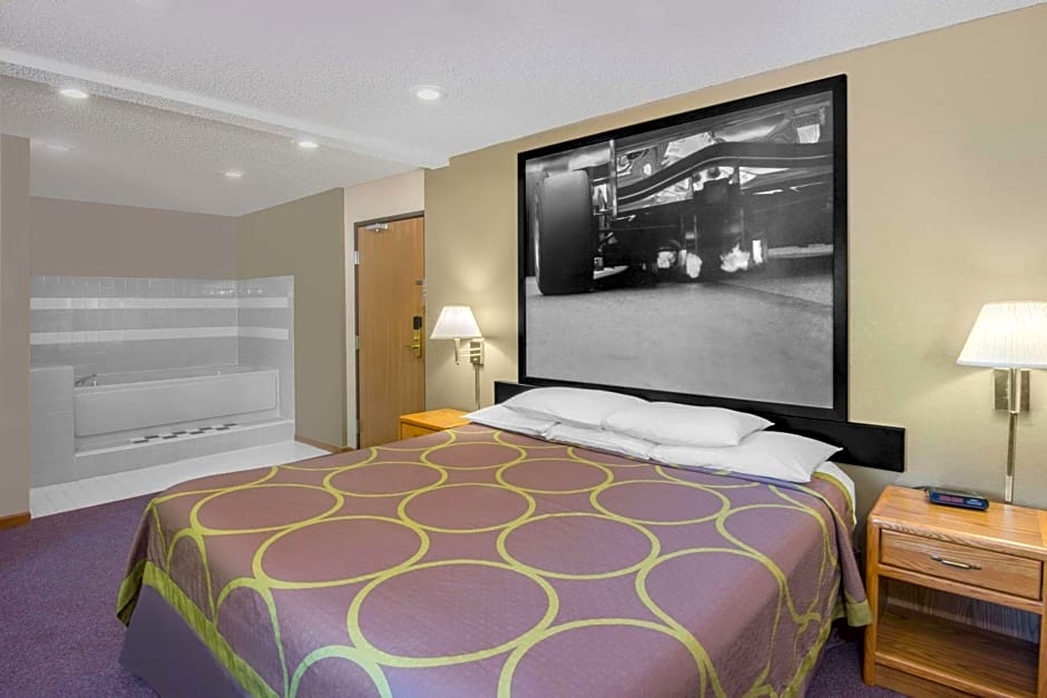 Super 8 by Wyndham Knoxville