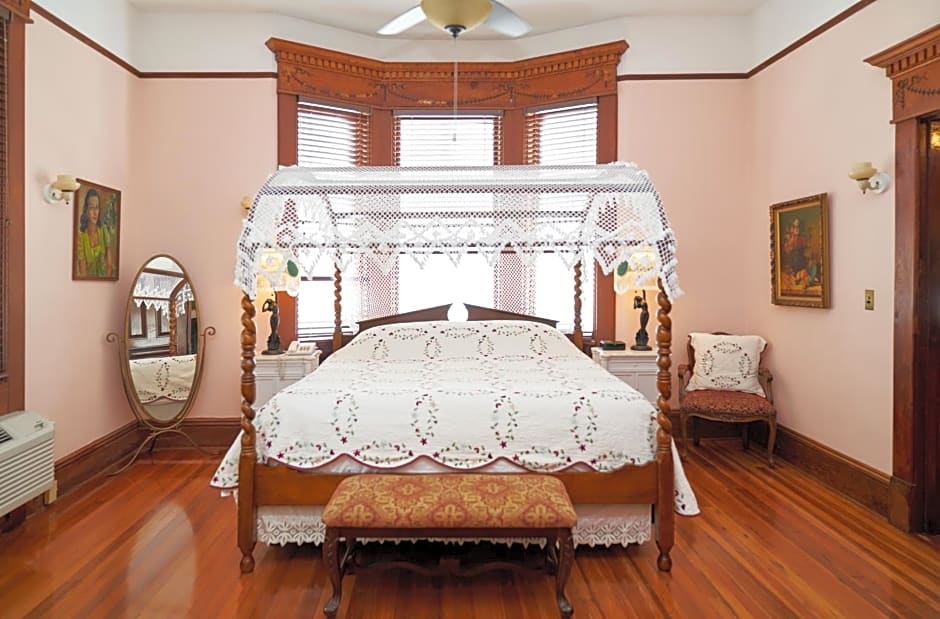 Amsterdam's Curry Mansion Inn