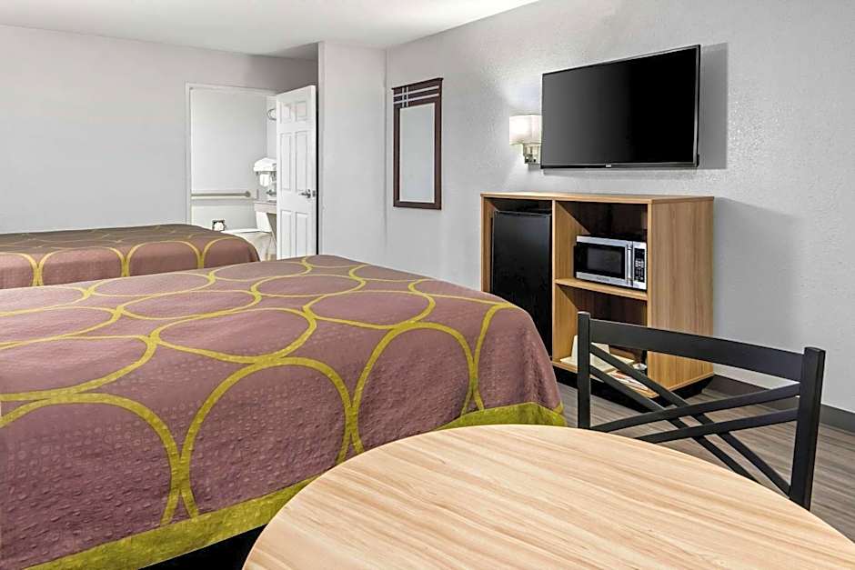 Super 8 by Wyndham Grand Prairie Southwest