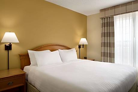 King Suite with Whirlpool - Non-Smoking