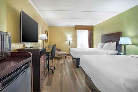 Queen Room with Two Queen Beds and Bath Tub - Disability Access/Non-Smoking