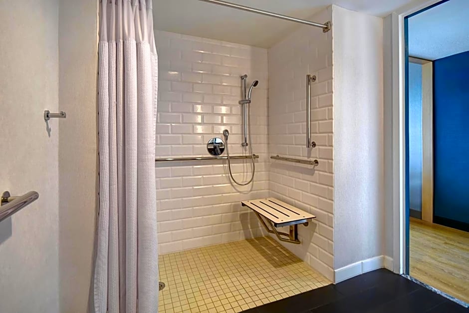 Four Points by Sheraton Boston Newton