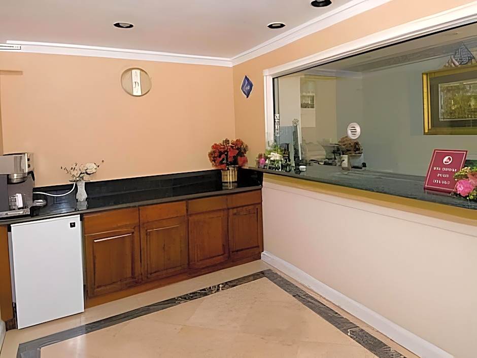 Regency Inn & Suites Downey
