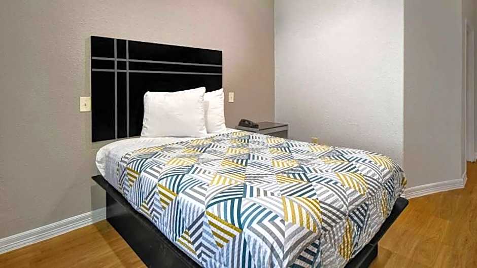 Motel 6 Humble, TX - Houston International Airport