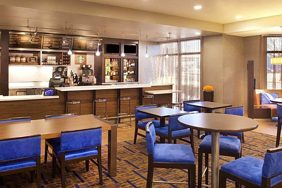 Courtyard by Marriott Bloomington