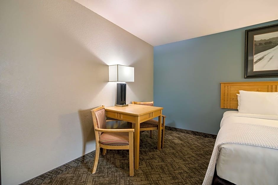 Best Western Golden Spike Inn & Suites