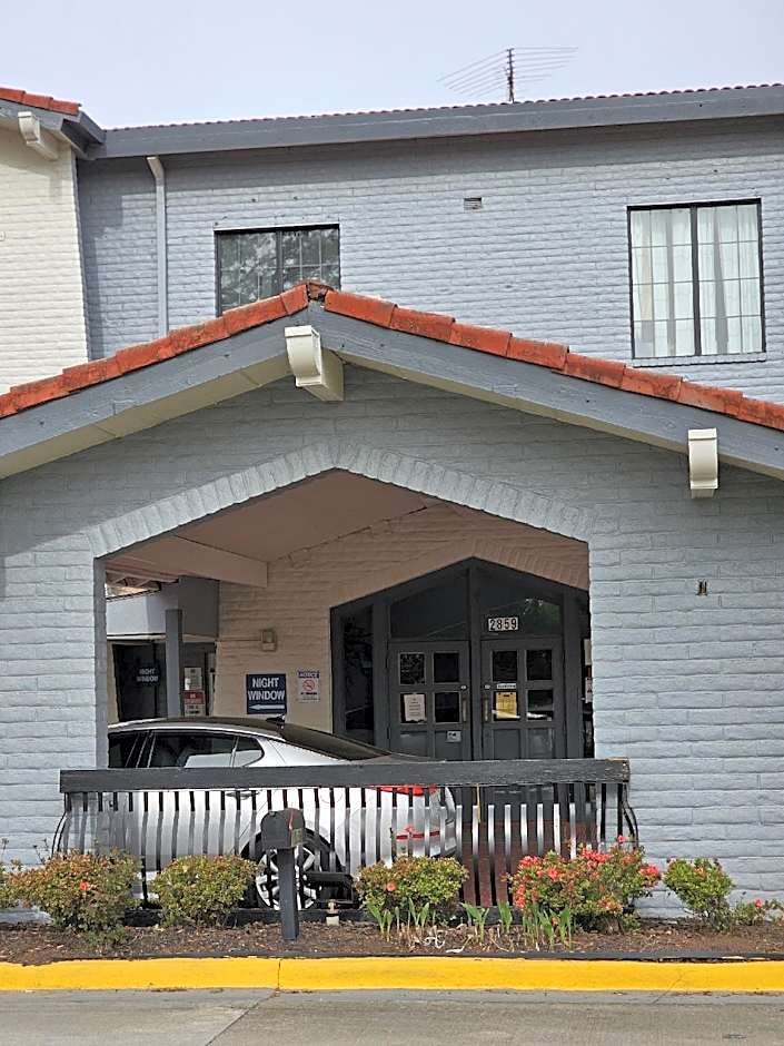 Knights Inn - Lithonia