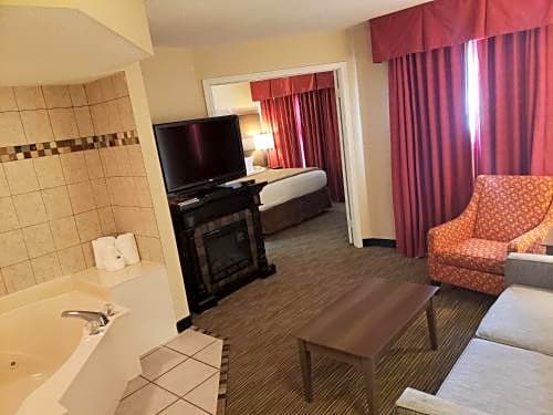 Hawthorn Suites by Wyndham Detroit Warren