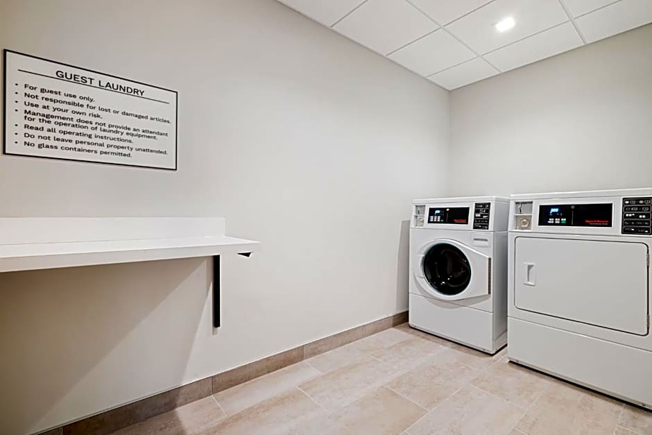 Atwell Suites Kansas City Airport