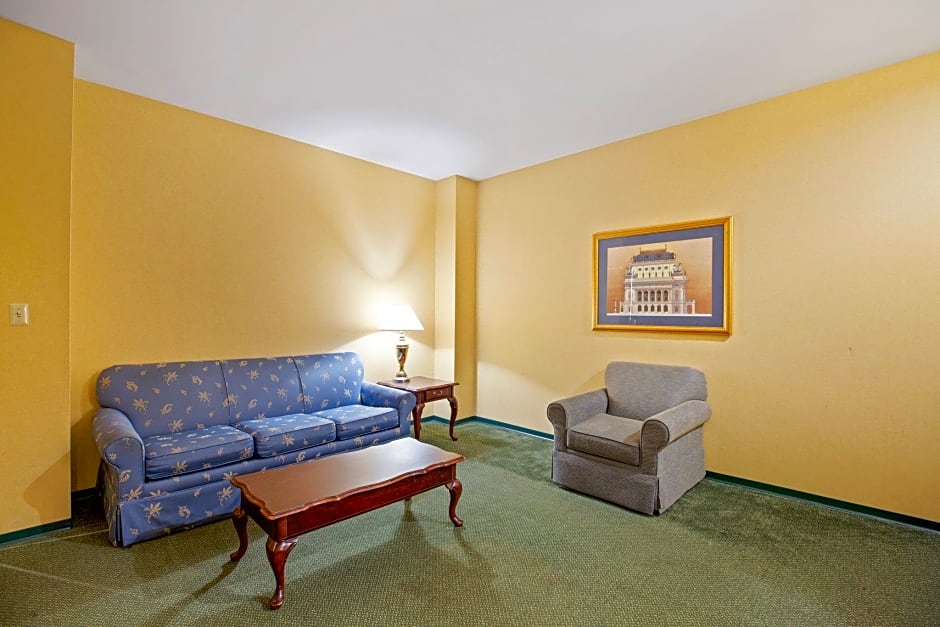 OYO Hotel St Louis Downtown City Center MO