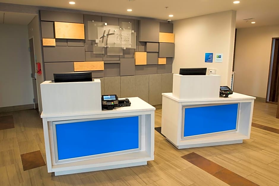 Holiday Inn Express and Suites Louisville N Jeffersonville
