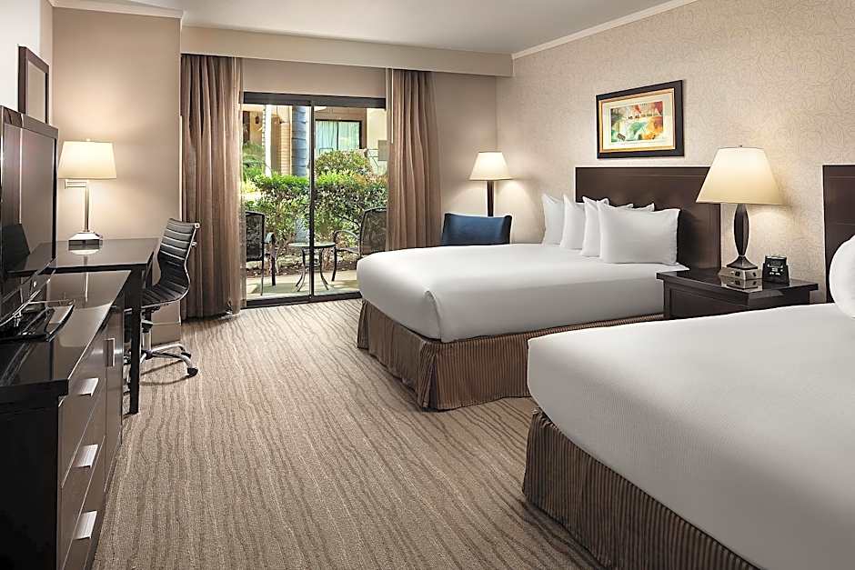 DoubleTree by Hilton Claremont