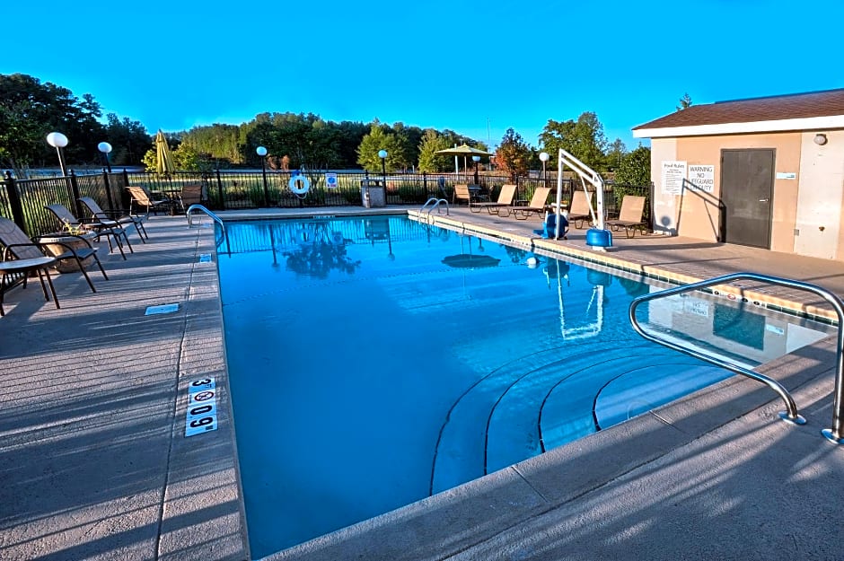 Holiday Inn Express Hotel & Suites Pell City