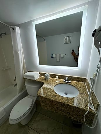 Deluxe Double Studio with Two Double Beds - Non-Smoking